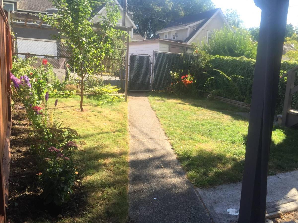 Quiet-Comfy 3 Bedroom Home On A Tree Lined Street In Kits Vancouver Eksteriør billede