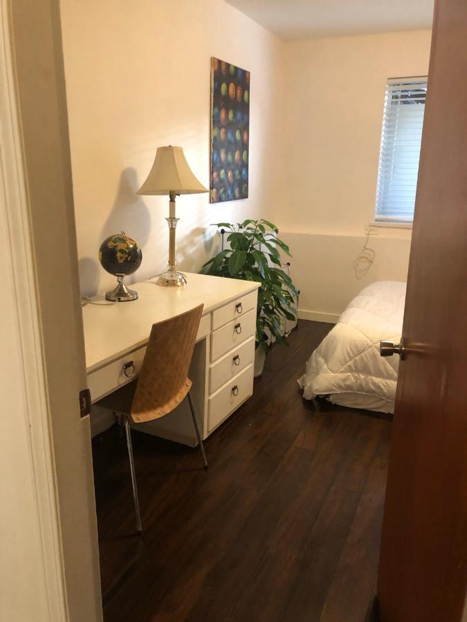 Quiet-Comfy 3 Bedroom Home On A Tree Lined Street In Kits Vancouver Eksteriør billede