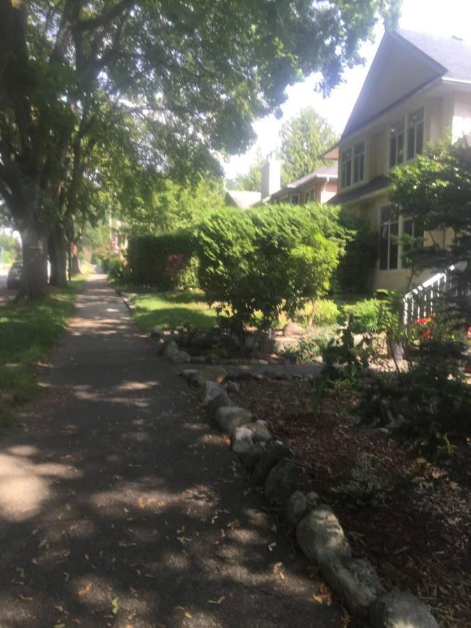 Quiet-Comfy 3 Bedroom Home On A Tree Lined Street In Kits Vancouver Eksteriør billede